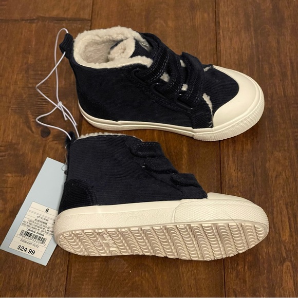 CAT & JACK || Slip-On Velcro Straps Sherpa Booties | Navy || Toddler Boys size 6 - Picture 2 of 5